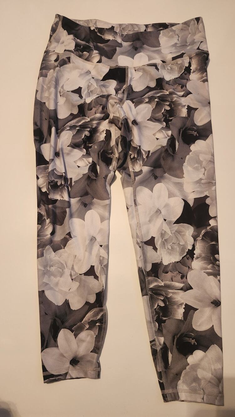Old Navy Active Elevate Leggings Womens XL Black Gray Floral Go-Dry Cropped #467